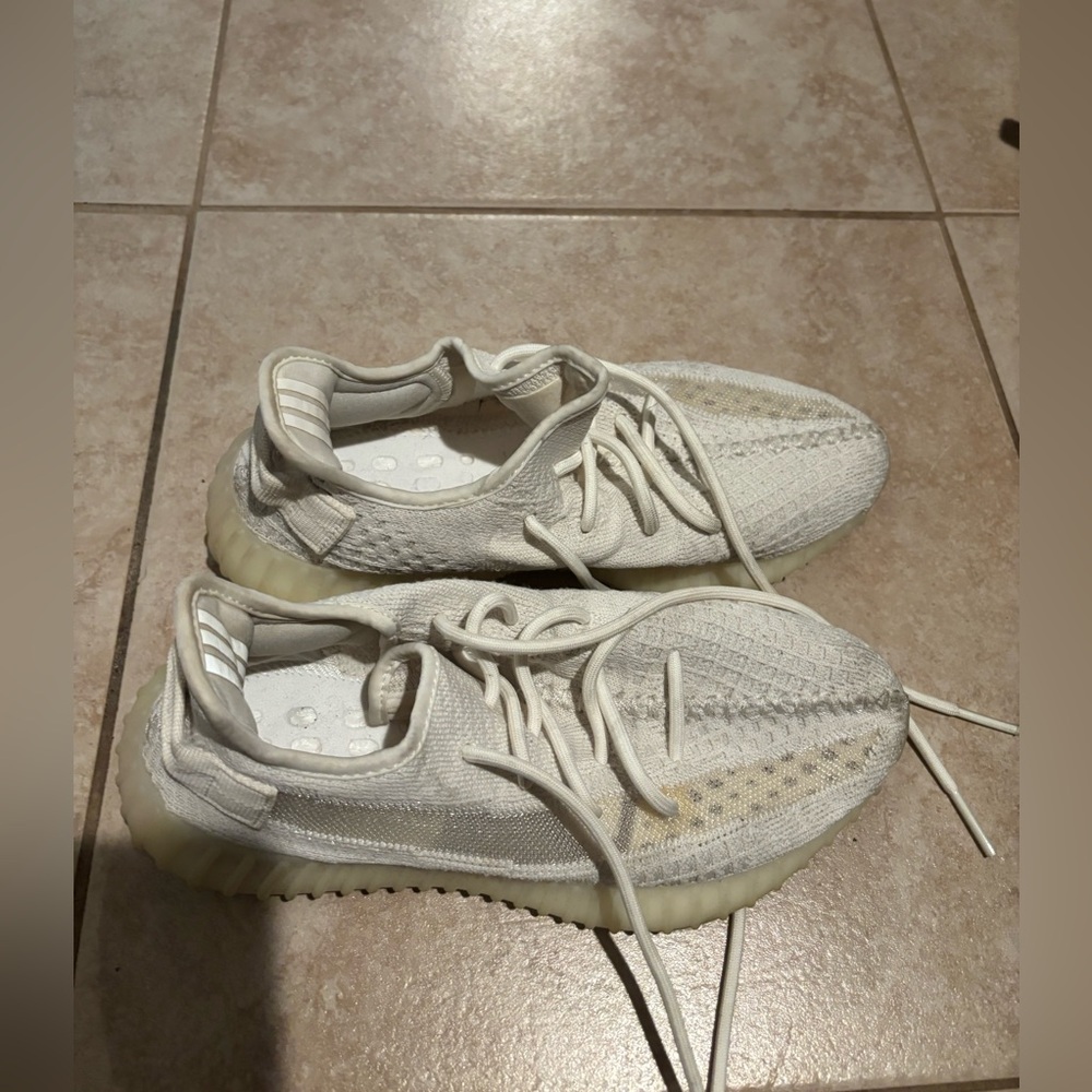 Off white adidas Yeezy Boost 350 V2 (Non-Reflective (size 6.5 kids/women 8)